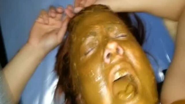 Husband makes Chubby Wife Eating Heaps of Shit Scat Porn